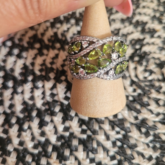 NEW Bomb Party August 2025 Ring Velvety Petals - Picture 3 of 4